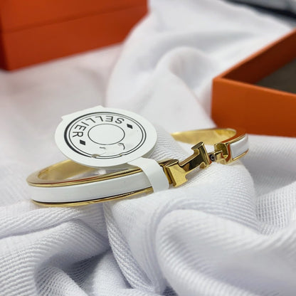 ˇGilded EraˇCLASSIC HM CLIC WHITE 8MM ENAMEL BRACELET