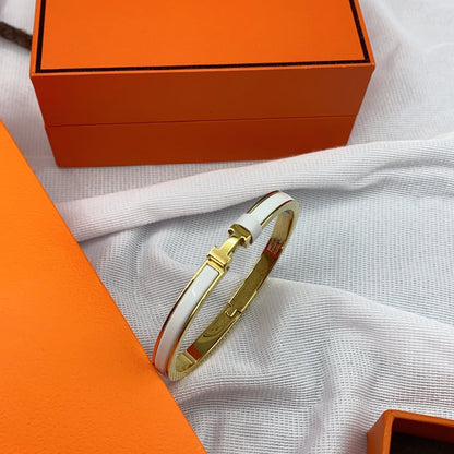 ˇGilded EraˇCLASSIC HM CLIC WHITE 8MM ENAMEL BRACELET