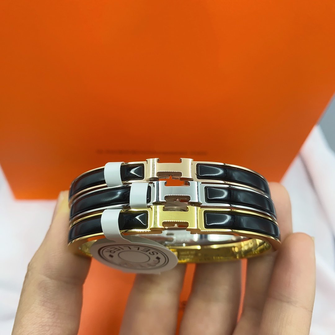 ˇGilded EraˇCLASSIC HM CLIC BLACK 8MM ENAMEL BRACELET
