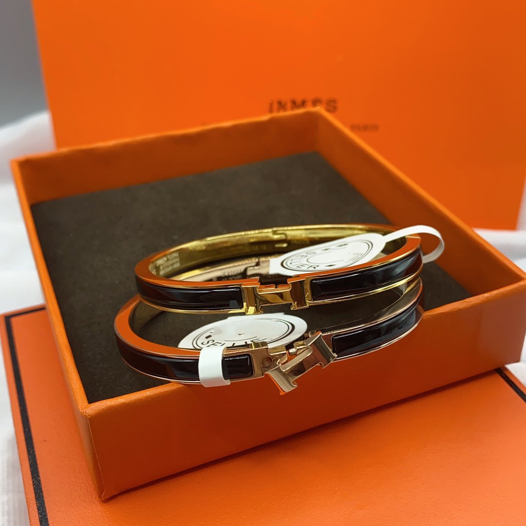 ˇGilded EraˇCLASSIC HM CLIC BLACK 8MM ENAMEL BRACELET