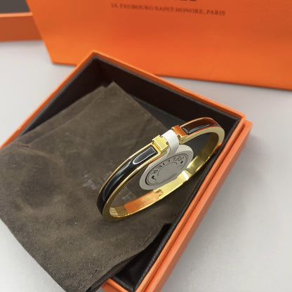 ˇGilded EraˇCLASSIC HM CLIC BLACK 8MM ENAMEL BRACELET