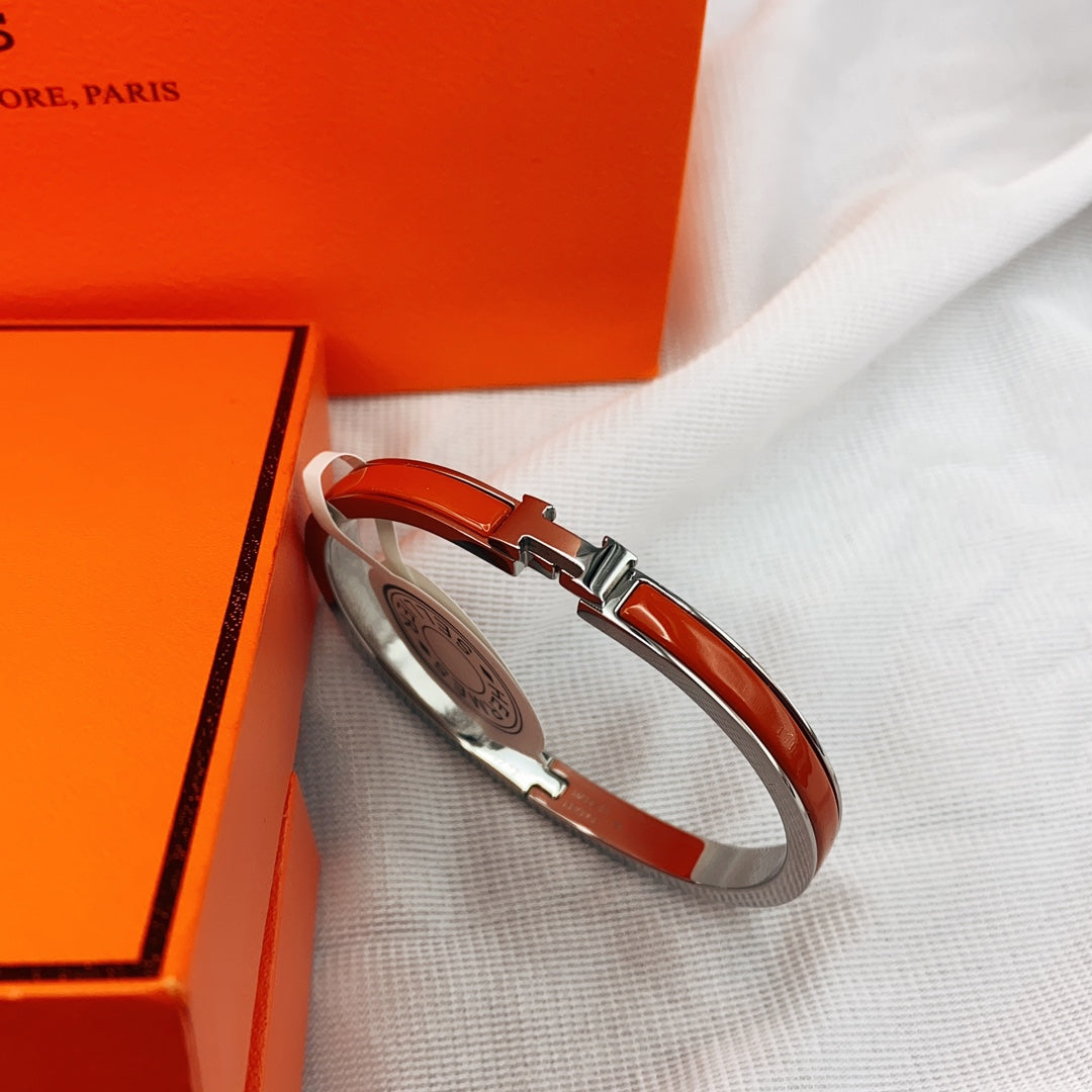 ˇGilded EraˇCLASSIC HM CLIC RED 8MM ENAMEL BRACELET