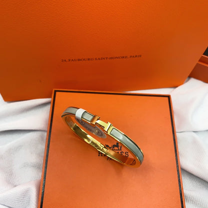 ˇGilded EraˇCLASSIC HM CLIC GREEN 8MM ENAMEL BRACELET