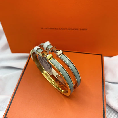 ˇGilded EraˇCLASSIC HM CLIC GREEN 8MM ENAMEL BRACELET