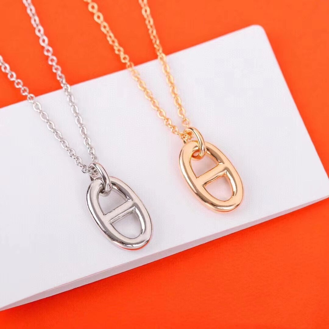 ˇGilded EraˇHM PIG NOSE NECKLACE