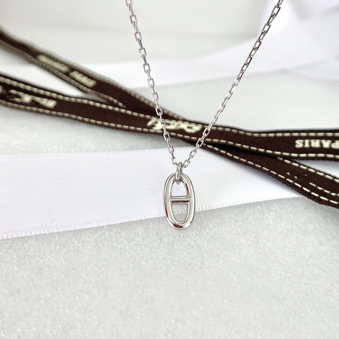 ˇGilded EraˇHM PIG NOSE NECKLACE