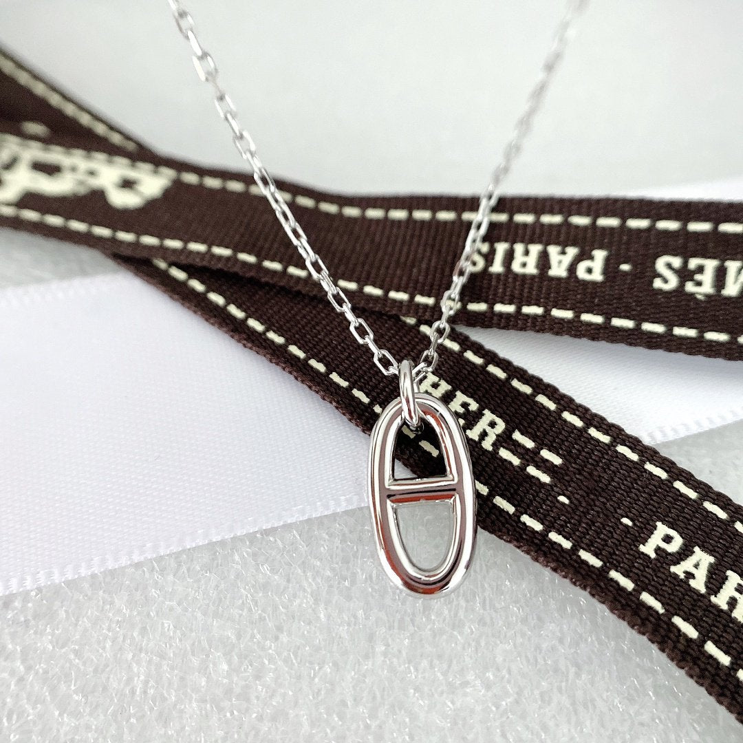 ˇGilded EraˇHM PIG NOSE NECKLACE