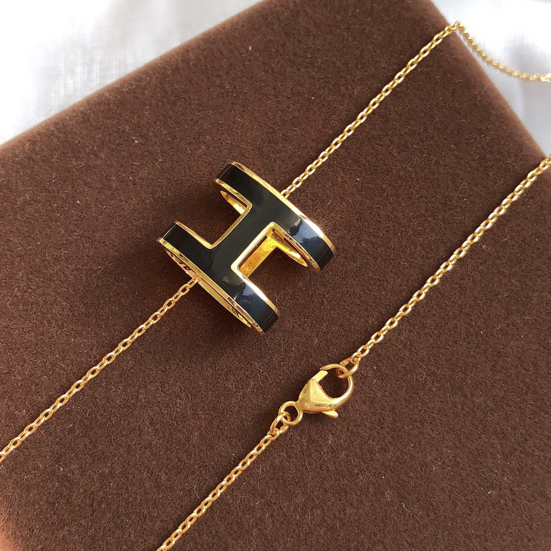 ˇGilded EraˇHM CLIC BLACK ENAMEL GOLD NECKLACE