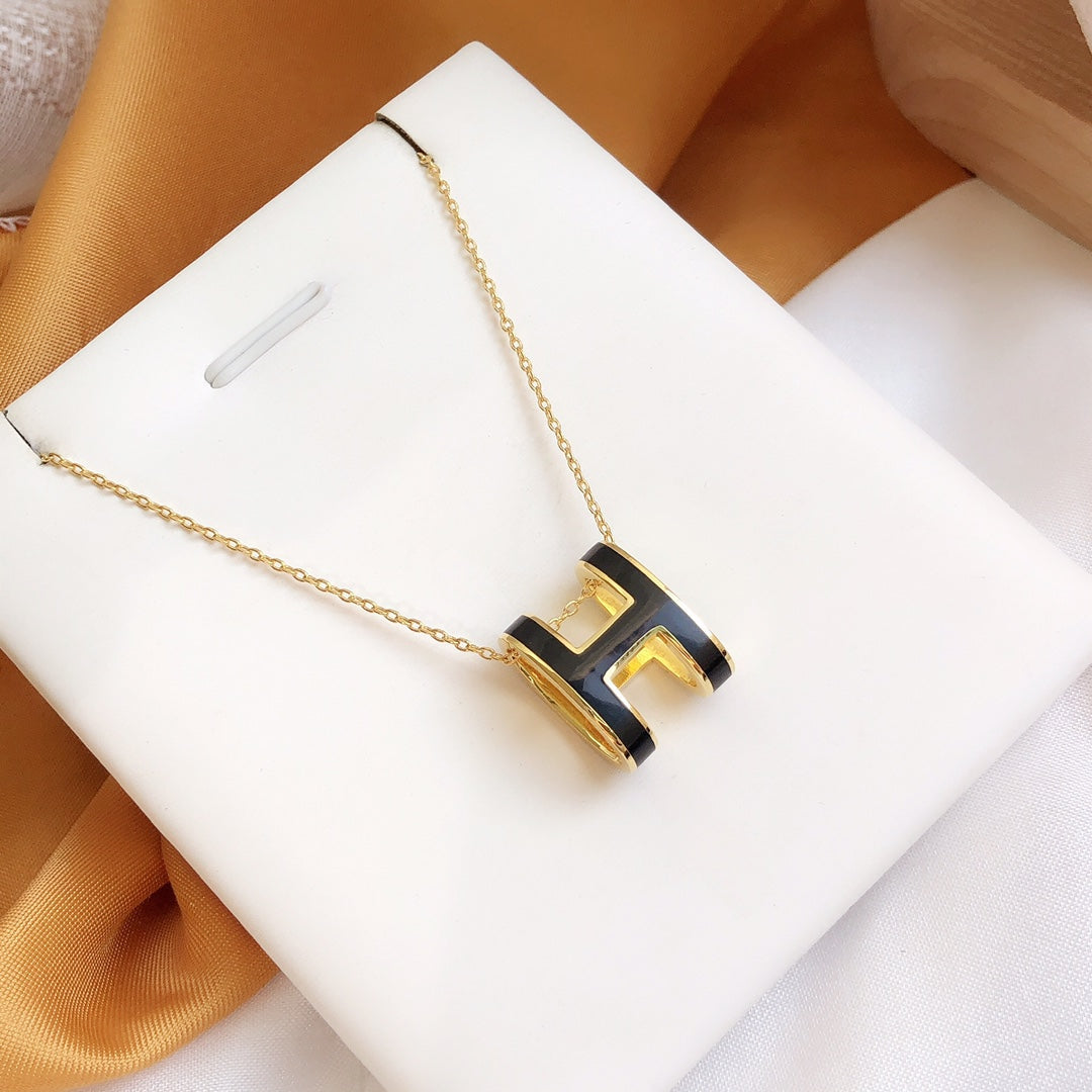 ˇGilded EraˇHM CLIC BLACK ENAMEL GOLD NECKLACE
