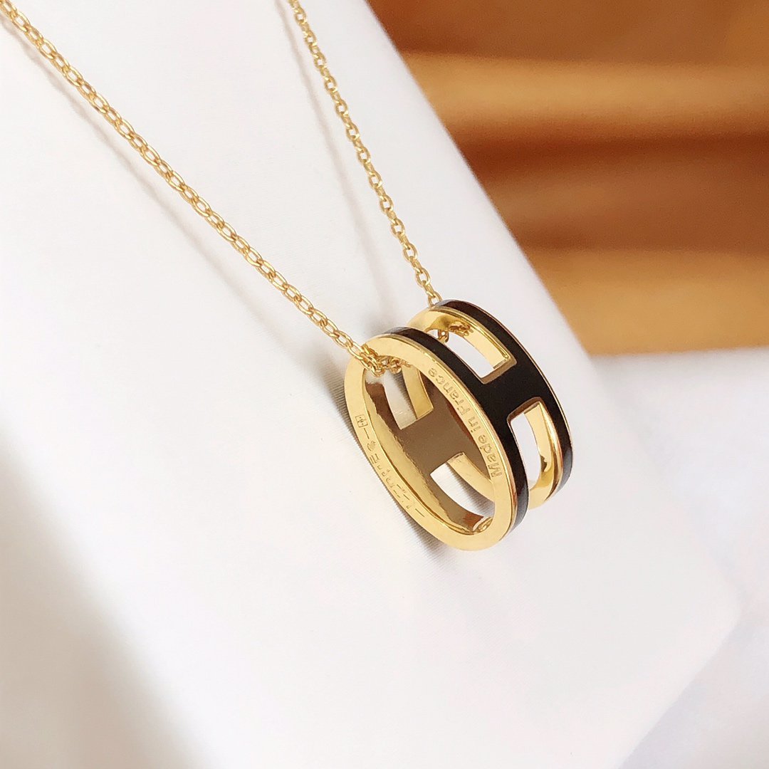 ˇGilded EraˇHM CLIC BLACK ENAMEL GOLD NECKLACE