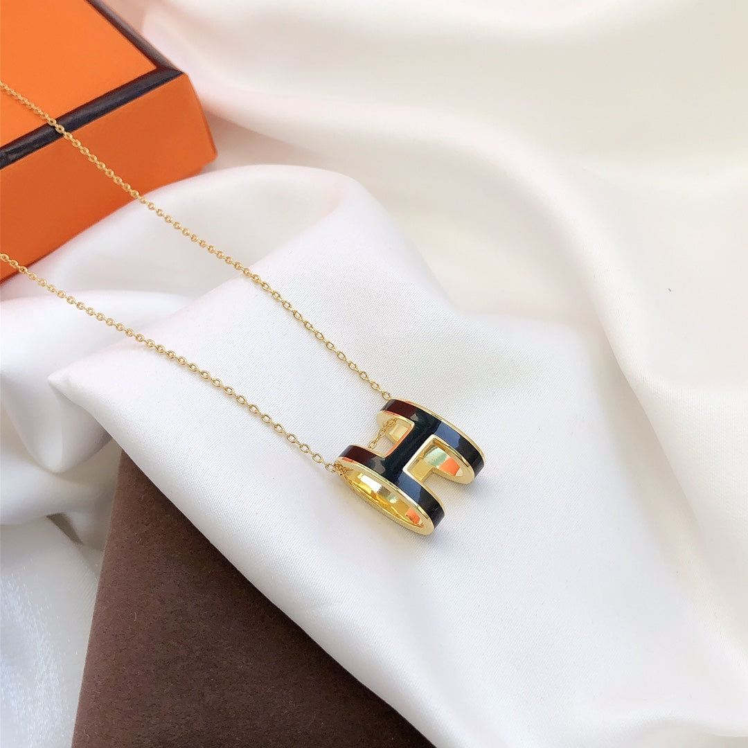 ˇGilded EraˇHM CLIC BLACK ENAMEL GOLD NECKLACE