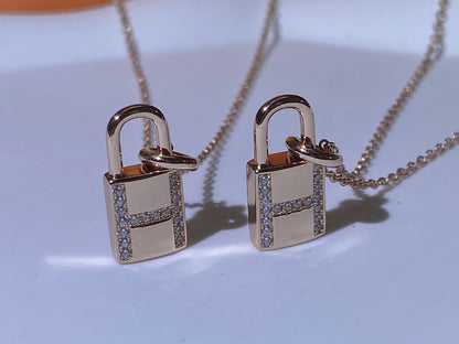 ˇGilded EraˇHM ADVANCED NICHE LOCK HEAD NECKLACE DIAMONDS