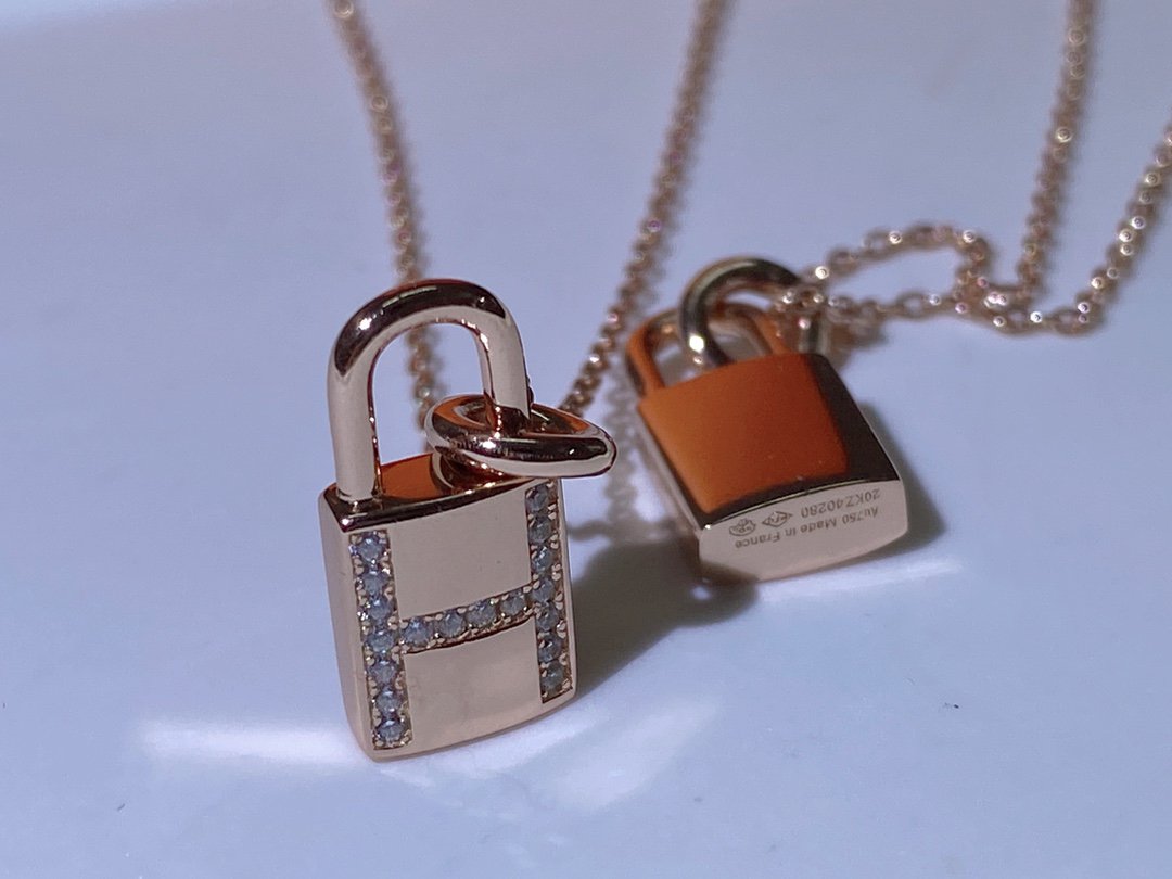 ˇGilded EraˇHM ADVANCED NICHE LOCK HEAD NECKLACE DIAMONDS
