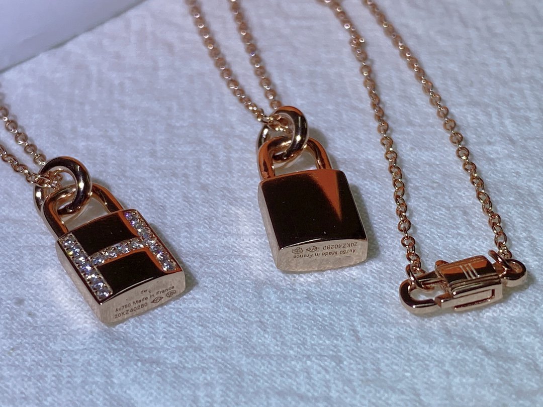 ˇGilded EraˇHM ADVANCED NICHE LOCK HEAD NECKLACE DIAMONDS
