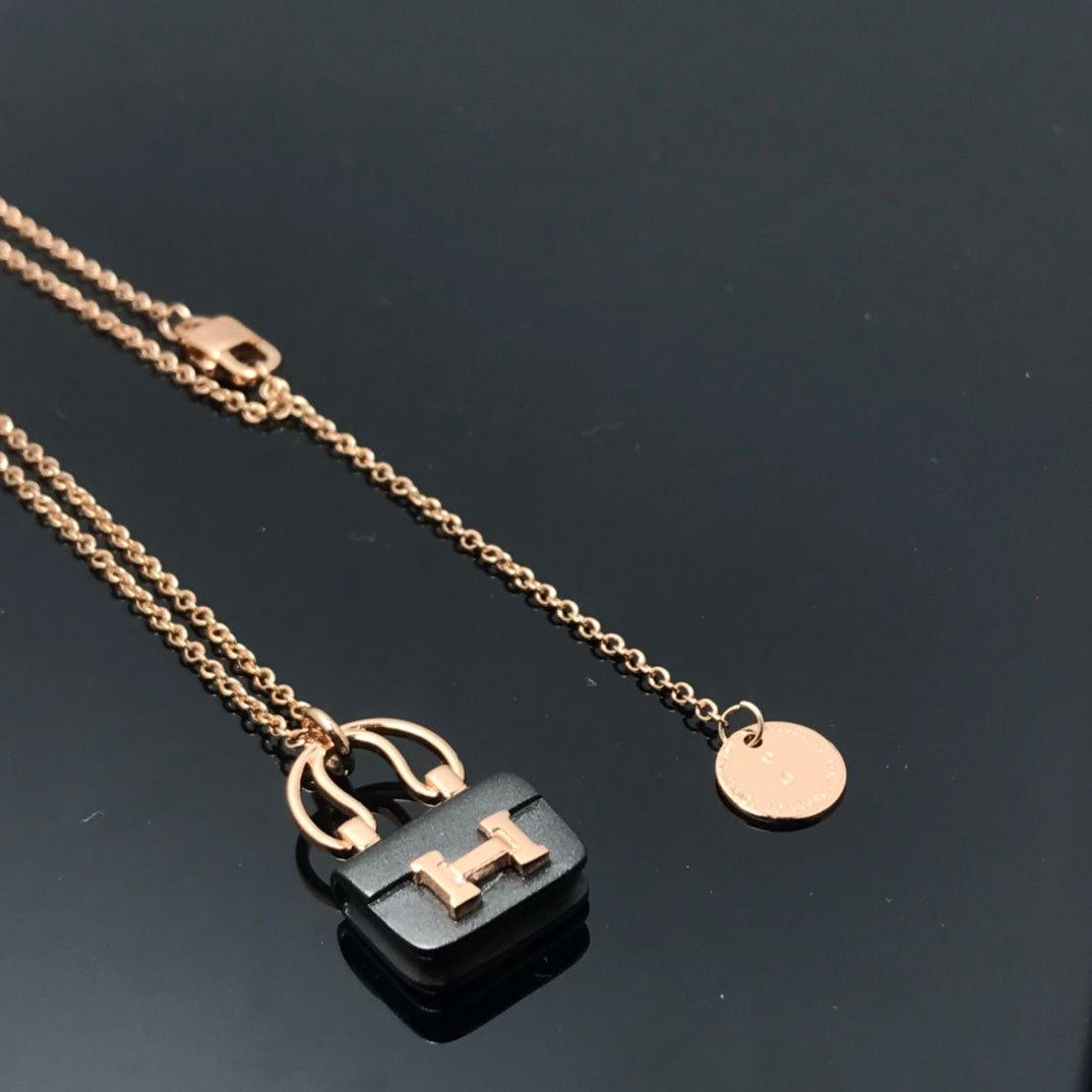ˇGilded EraˇWOMEN'S HM AMULETTES CONSTANCE PENDANT NECKLACE