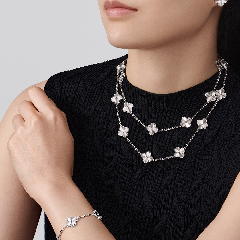 ˇGilded EraˇCLOVER 20 MOTIFS DIAMOND SILVER