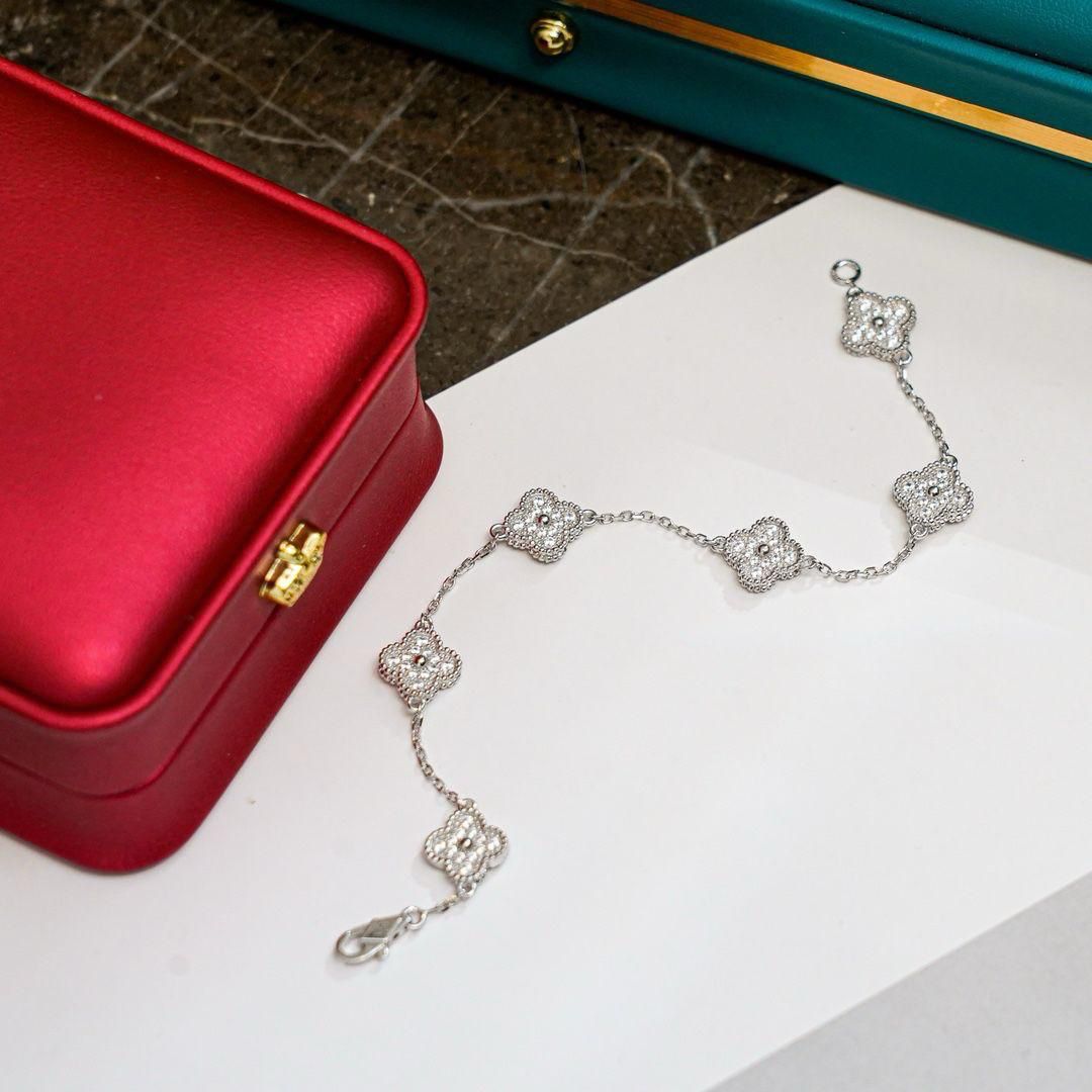 ˇGilded EraˇCLOVER 6 MOTIF SILVER DIAMOND BRACELET