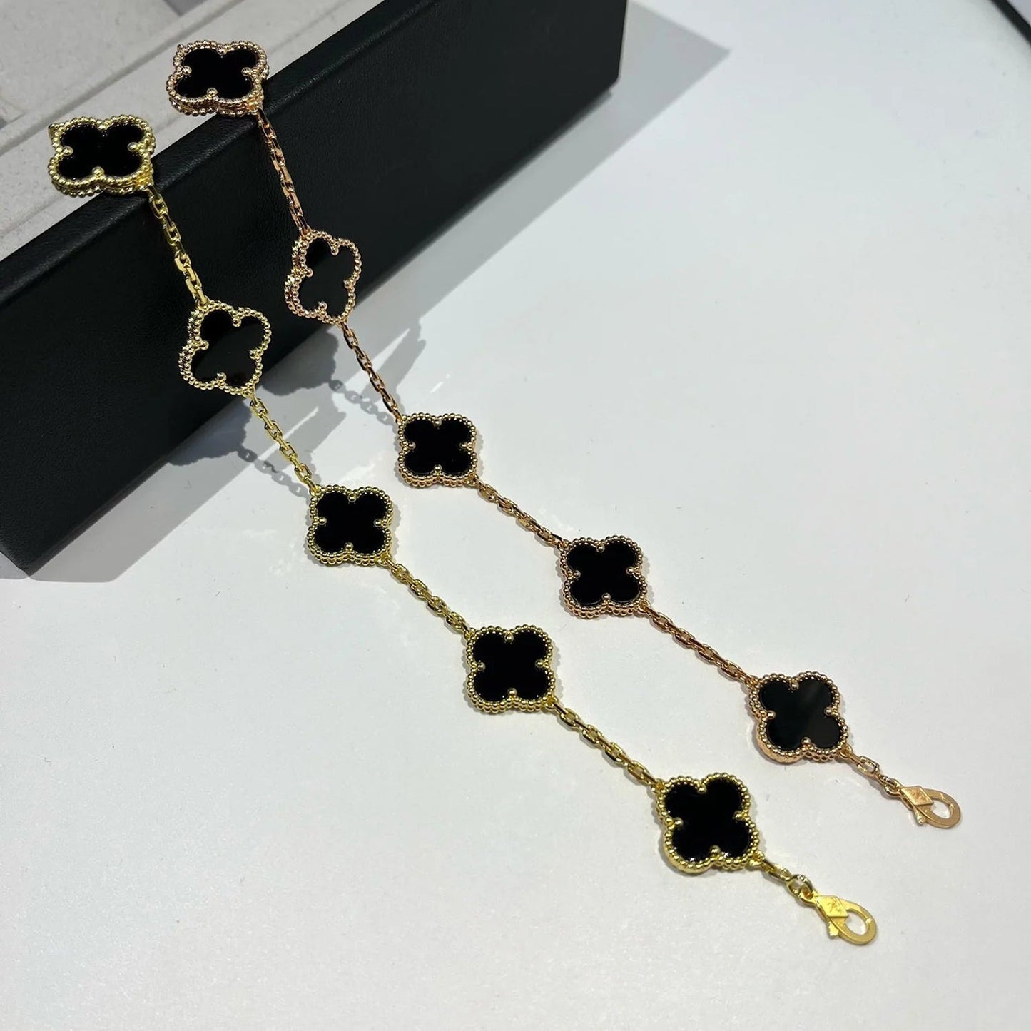 ˇGilded EraˇCLOVER  5 MOTIFS BLACK ONYX BRACELET