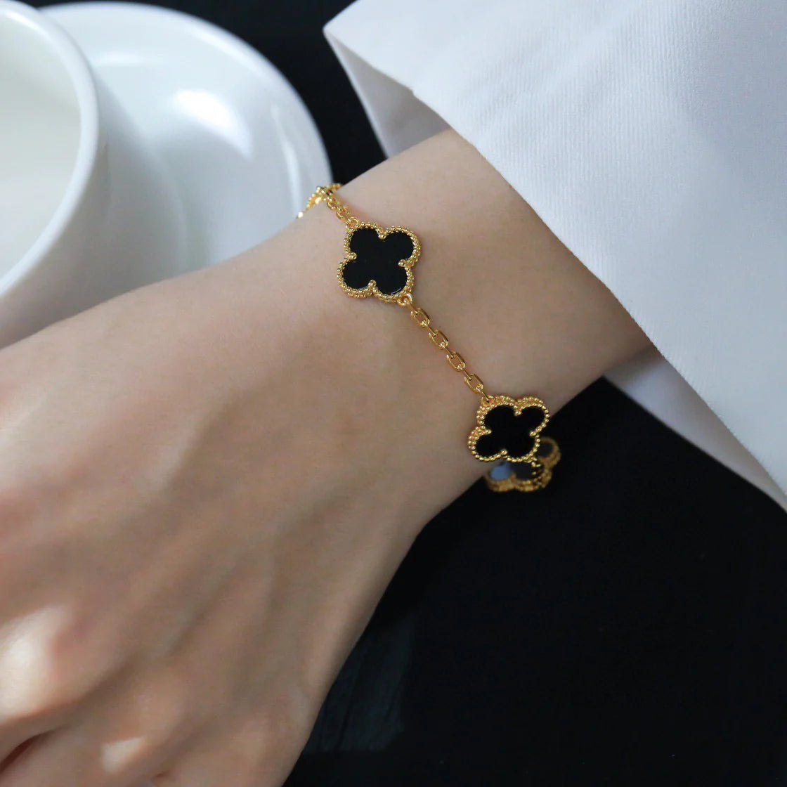 ˇGilded EraˇCLOVER  5 MOTIFS BLACK ONYX BRACELET