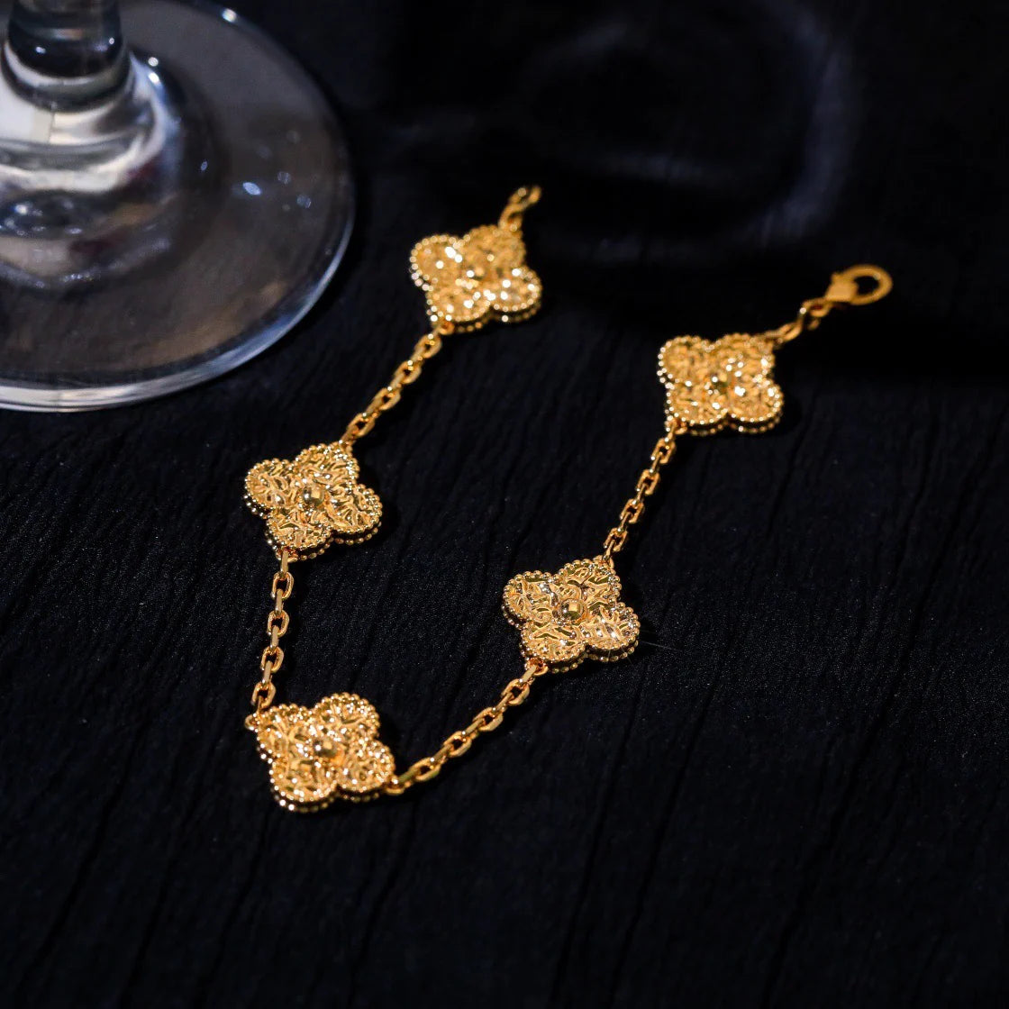 ˇGilded EraˇCLOVER 5 MOTIFS BRONZING BRACELET