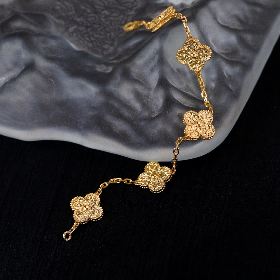 ˇGilded EraˇCLOVER 5 MOTIFS BRONZING BRACELET