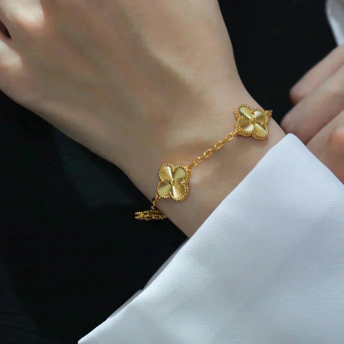ˇGilded EraˇCLOVER 5 FLOWERS LASER BRACELET