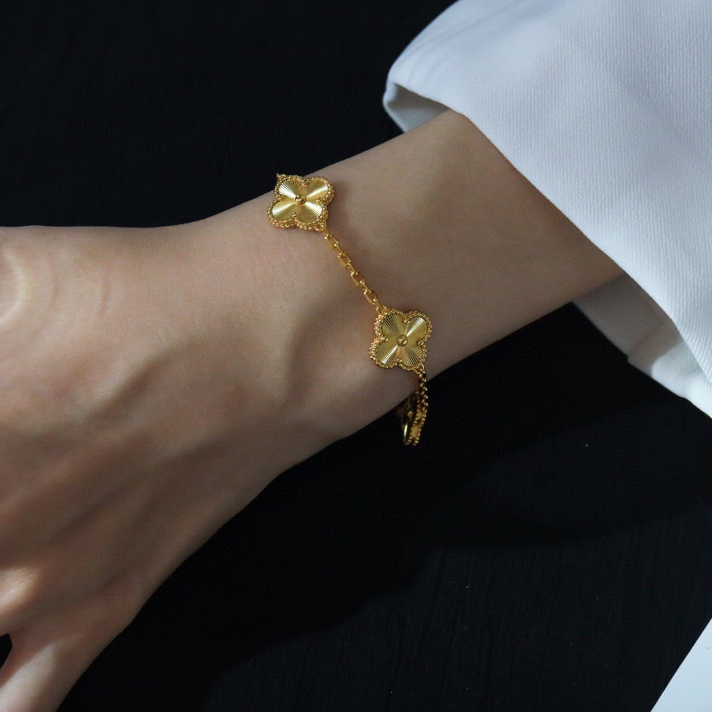 ˇGilded EraˇCLOVER 5 FLOWERS LASER BRACELET