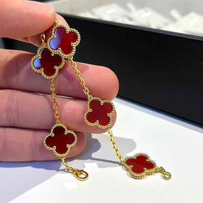 ˇGilded EraˇCLOVER 5 MOTIFS RED AGATE  BRACELET