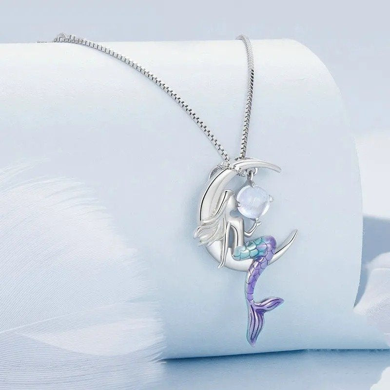 [STREET]Mermaid Pendant Necklace Moon Neck Chain