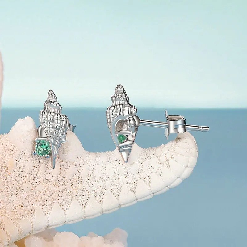 [STREET]Conch Stud Earrings Inlaid Green Zirconia Hypoallergenic Earrings