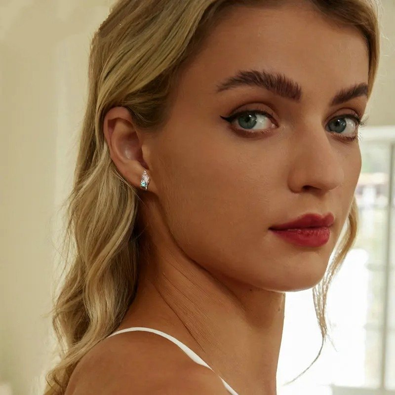 [STREET]Conch Stud Earrings Inlaid Green Zirconia Hypoallergenic Earrings