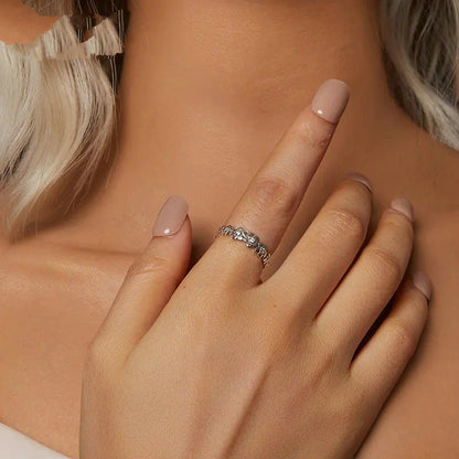 [STREET]Flower Ring Paved with Cubic Zirconia Statement Band Ring