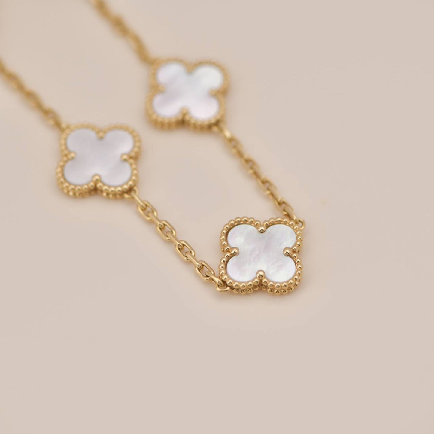 ˇGilded EraˇCLOVER  5 MOTIF WHITE MOP BRACELET
