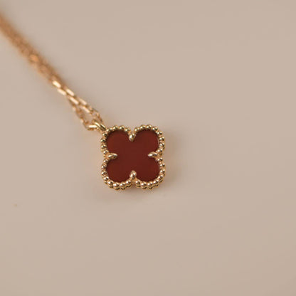 ˇGilded EraˇCLOVER MINI 9.5MM WHITE CARNELIANS NECKLACE
