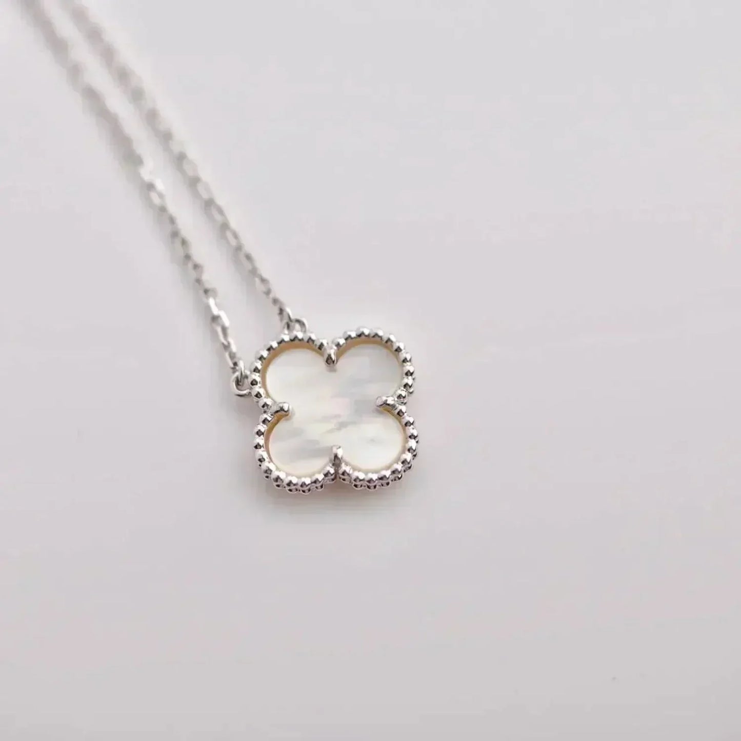 ˇGilded EraˇCLOVER  15MM WHITE MOTHER-OF-PEARL SILVER