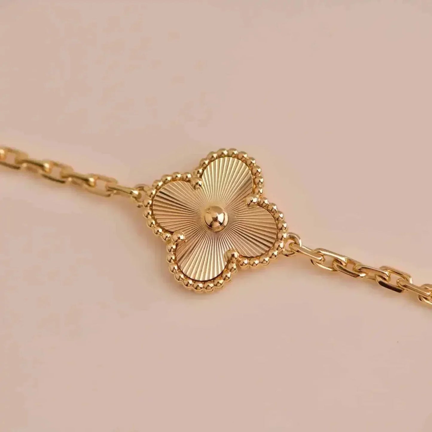 ˇGilded EraˇCLOVER 5 FLOWERS LASER BRACELET