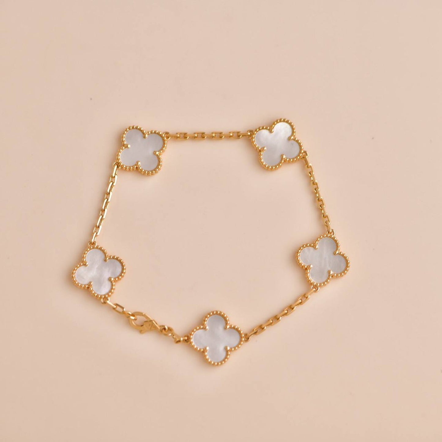 ˇGilded EraˇCLOVER  5 MOTIF WHITE MOP BRACELET