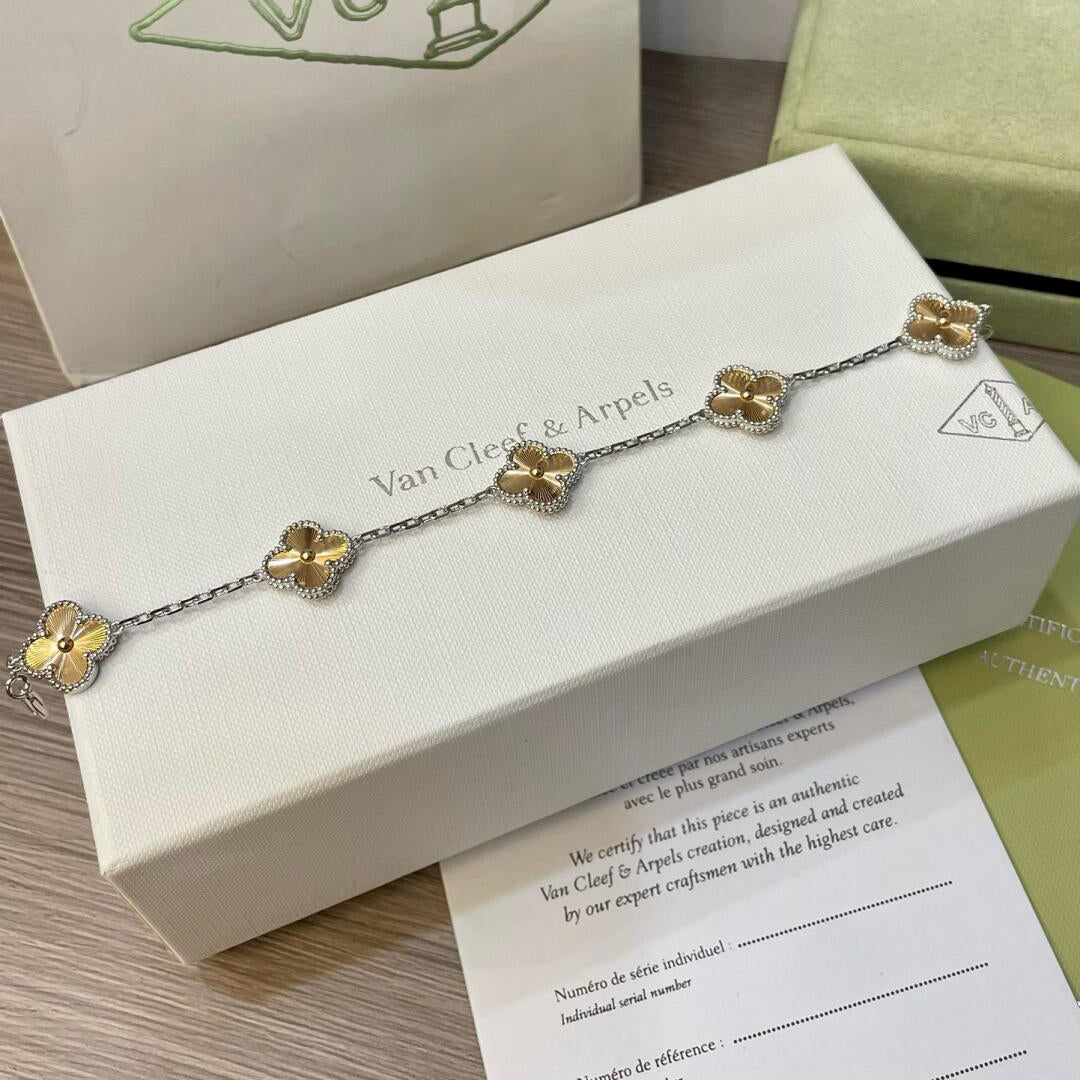 ˇGilded EraˇCLOVER  5 MOTIFS  CHRISTMAS LIMITED EDITION BRACELET