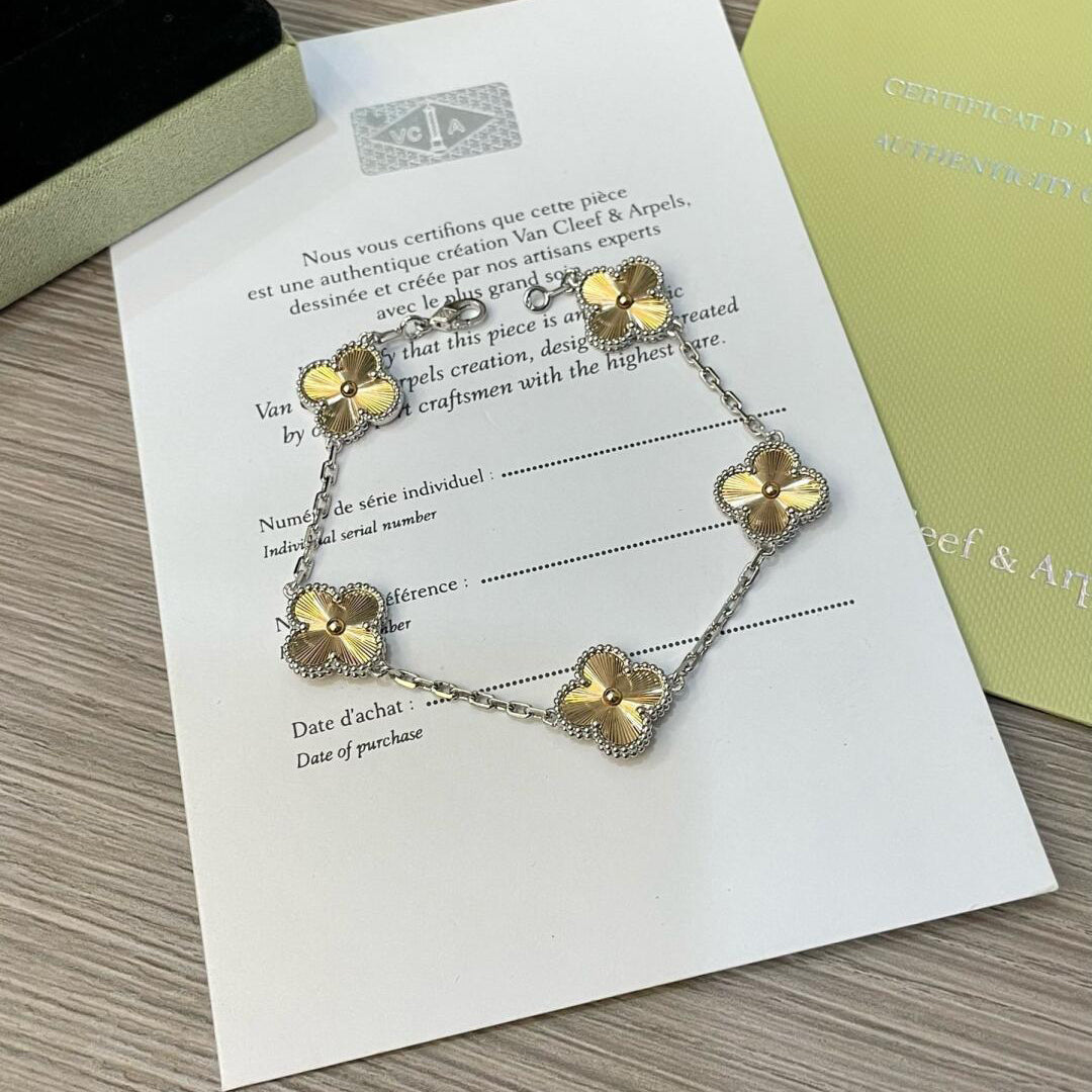 ˇGilded EraˇCLOVER  5 MOTIFS  CHRISTMAS LIMITED EDITION BRACELET
