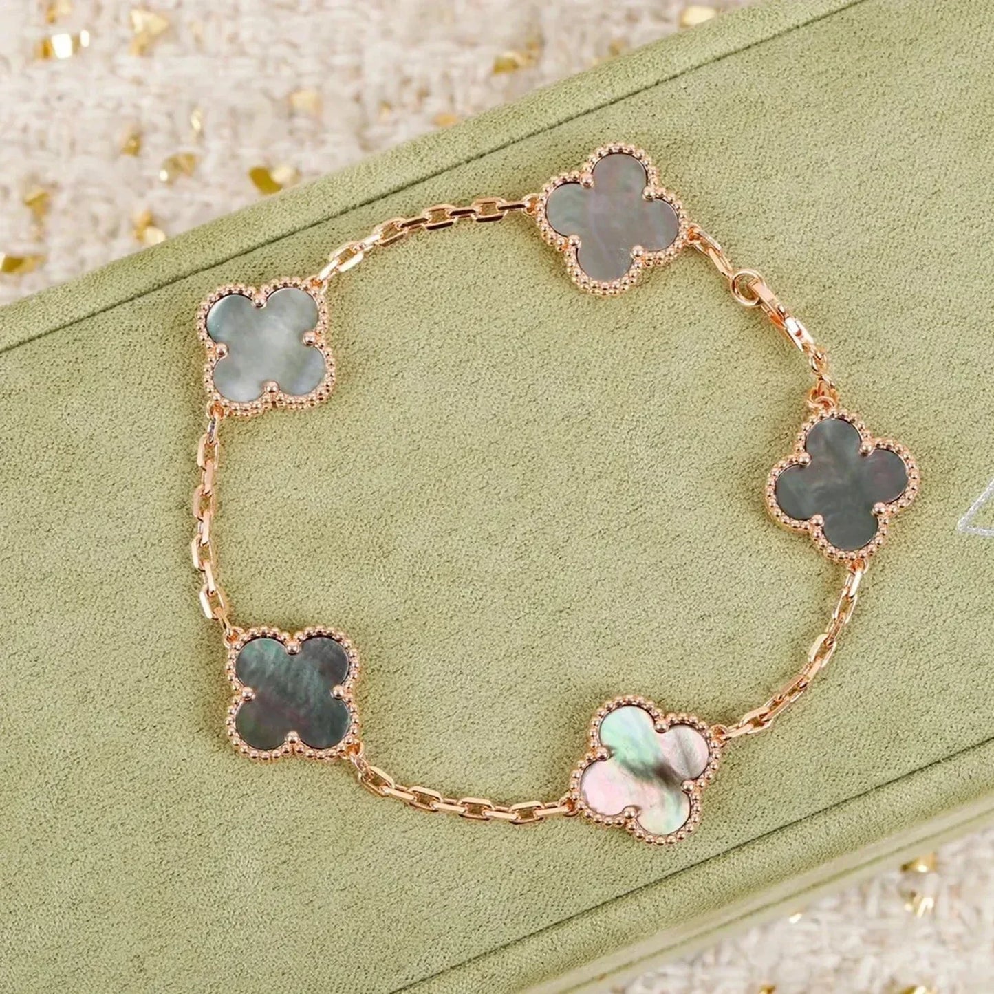 ˇGilded EraˇCLOVER 5 MOTIF GRAY MOP  BRACELET