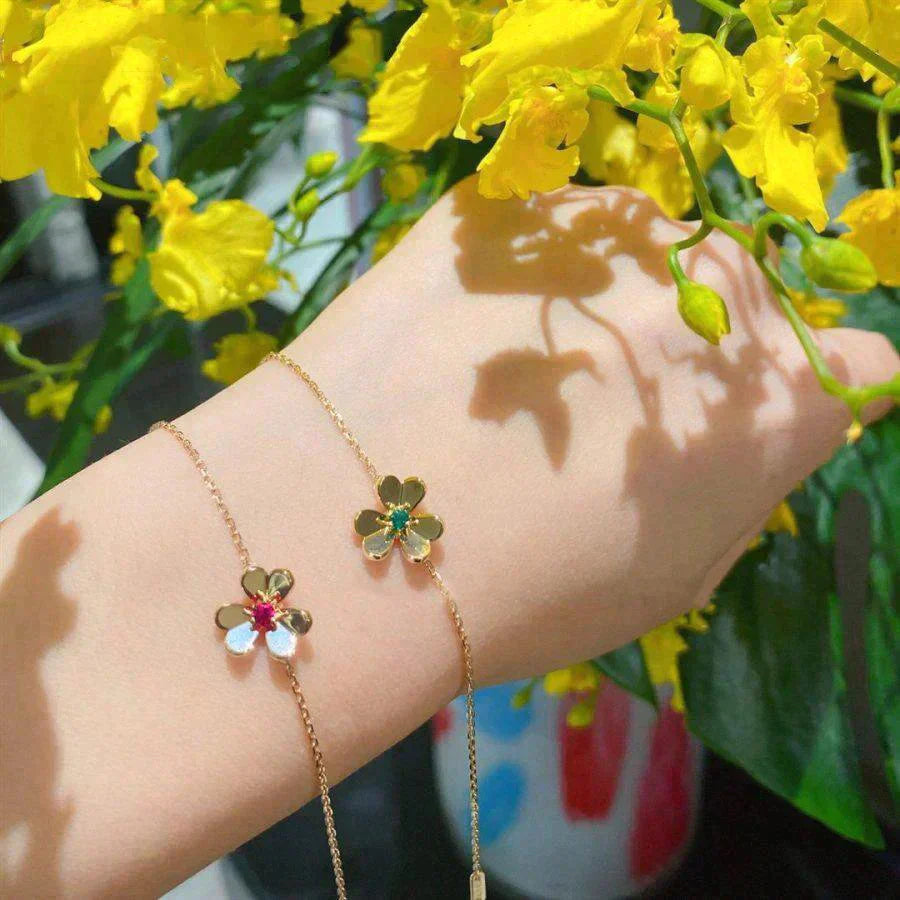 ˇGilded EraˇFRIVOLE GOLD FLOWER PINK MALACHITE BRACELET