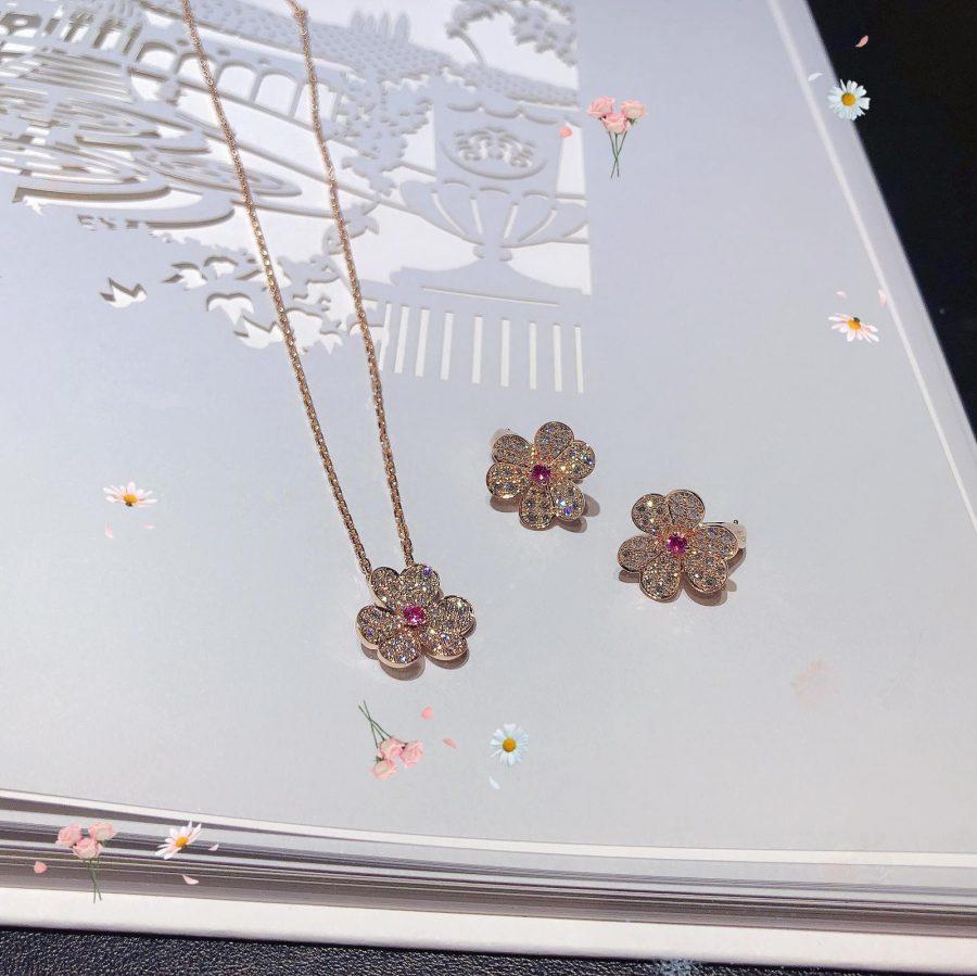 ˇGilded EraˇFRIVOLE ROSE GOLD FLOWER DIAMOND NECKLACE