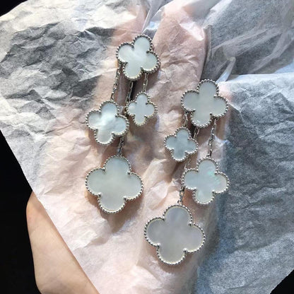 ˇGilded EraˇCLOVER EARRINGS WHITE MOP 4 MOTIFS SILVER