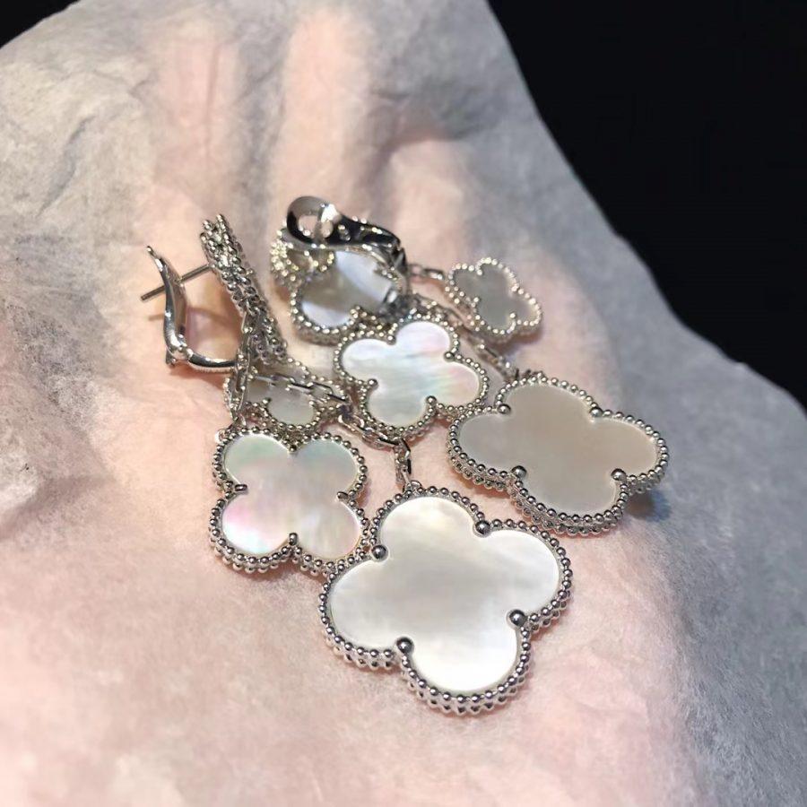 ˇGilded EraˇCLOVER EARRINGS WHITE MOP 4 MOTIFS SILVER