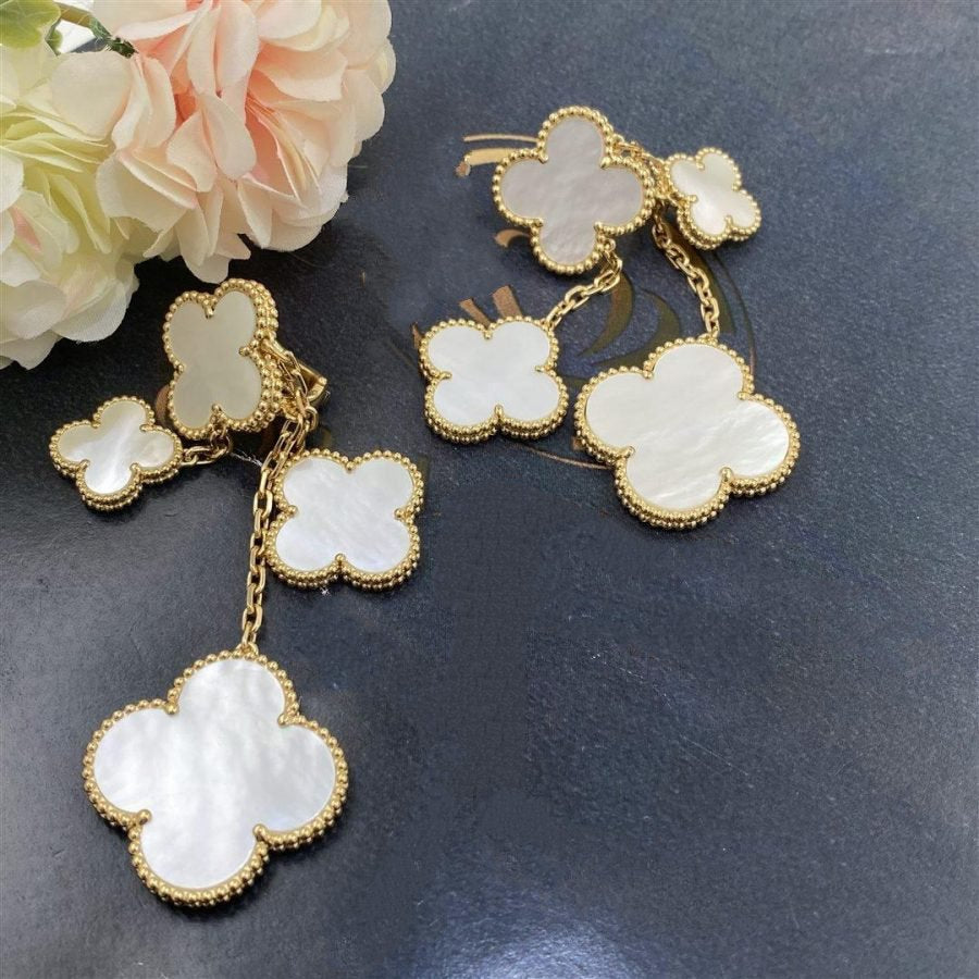 ˇGilded EraˇCLOVER EARRINGS WHITE MOP 4 MOTIFS GOLD