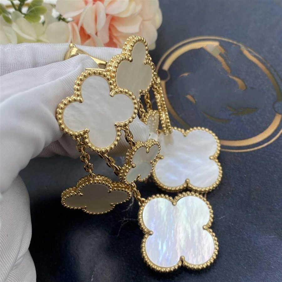 ˇGilded EraˇCLOVER EARRINGS WHITE MOP 4 MOTIFS GOLD