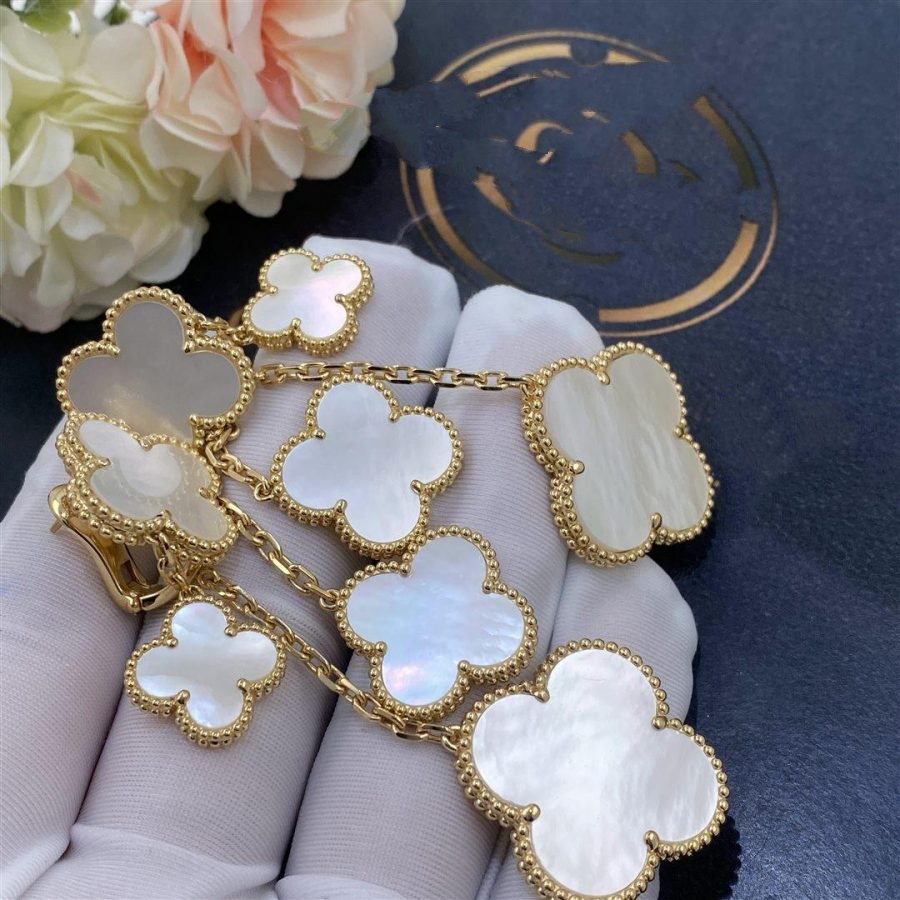 ˇGilded EraˇCLOVER EARRINGS WHITE MOP 4 MOTIFS GOLD