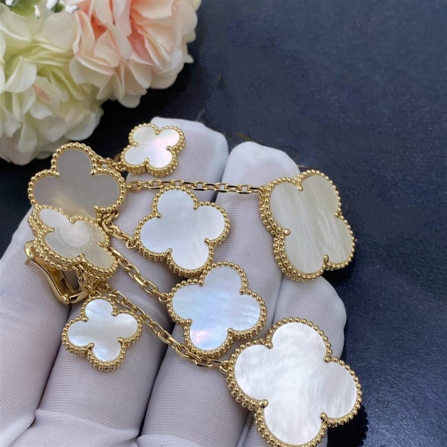 ˇGilded EraˇCLOVER EARRINGS WHITE MOP 4 MOTIFS GOLD