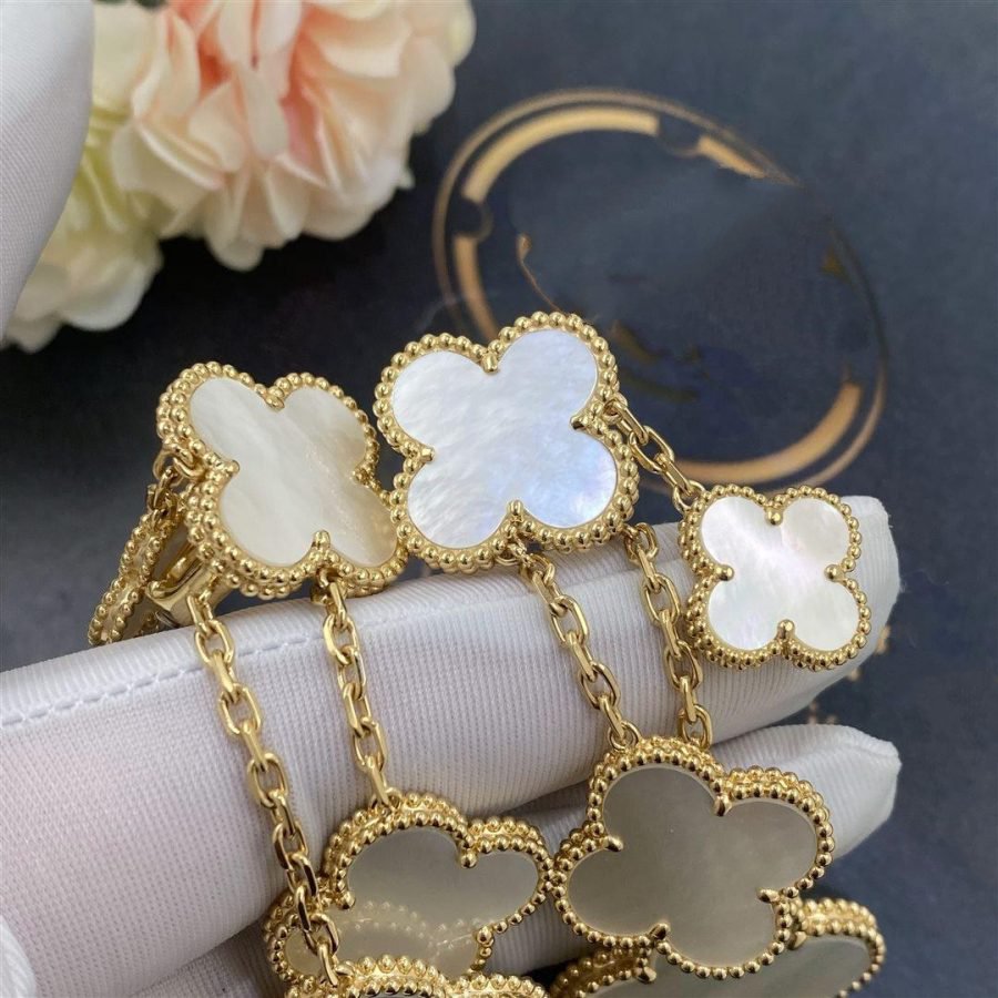ˇGilded EraˇCLOVER EARRINGS WHITE MOP 4 MOTIFS GOLD