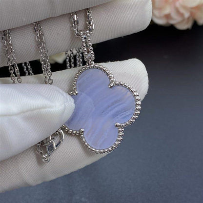 ˇGilded EraˇCLOVER SILVER CHALCEDONY BIG CLOVER NECKLACE